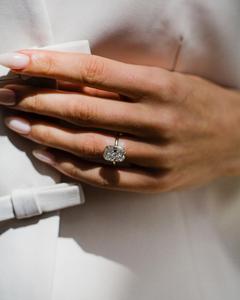 11x9mm Allongé Coussin Coupe Moissanite Solitaire Bague de Fiançailles en Réglage de Lunette avec Bande d'Or | Bijoux de Mariage de Mariée - Product Image 4