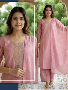 Kurti tendance pour femmes en viscose Vetican avec palazzo, confortable pour le quotidien, tenue de collège et vêtements professionnels - Product Image 5