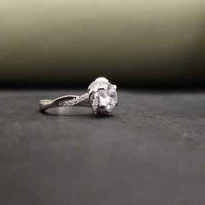 แหวนหมั้นเพชรเม็ดเดี่ยวจากหินธรรมชาติ ทองคำแท้ 18KT สแตนเลสสตีล สำหรับทุกเพศ ทันสมัย ใส่ได้ทุกวัน DOPE JEWELLS รับรองโดย IGI - Product Image 3