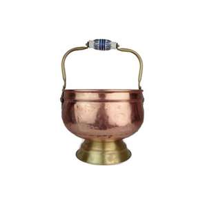 Cubo de carbón de cobre decorativo con intrincado diseño vintage y mango resistente, perfecto para agregar calidez a muy bajo costo - Product Image 4