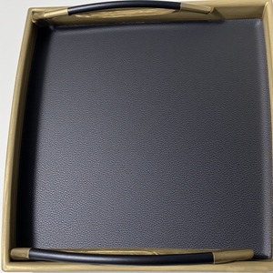 ถาดหนังคุณภาพสูงพร้อมรายละเอียดที่หลากหลายและโครงสร้างที่แข็งแรงสร้างขึ้นเพื่อการใช้งานและความสวยงามที่น่าดึงดูด - Product Image 1