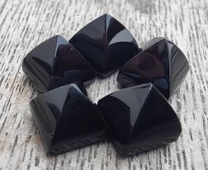 Piedras Preciosas de Ónice Negro Natural Calibradas de Alta Calidad, Corte Piramidal, Sueltas, para la Fabricación de Joyas, Provenientes de la India - Product Image 6