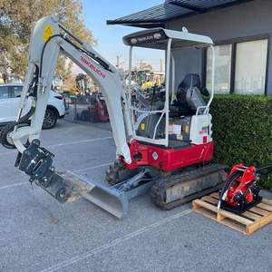 Excavatrice compacte sur chenilles Takeuchi TB320 2024, moteur diesel Yanmar 24,4 ch, 3 tonnes, fabrication japonaise, système de pompe hydraulique durable. - Product Image 3