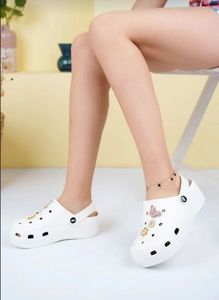 Dép quai ngang màu trắng đá dành cho nữ, chỉnh hình hoàn toàn, dùng được ở hồ bơi, dành cho bác sĩ, y tá, đầu bếp, dép đi hàng ngày sherry size 36-40, sản xuất tại Thổ Nhĩ Kỳ - Product Image 2