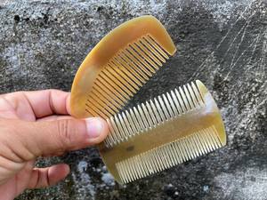 Peine Desenredante Antiestático de Dientes Anchos Hecho a Mano con Cuerno de Búfalo Natural Pulido para el Cuidado del Cabello Grueso, Rizado y Largo - Product Image 5