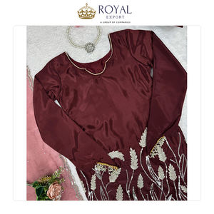 Vendedor de Renombre que Ofrece Trajes Salwar Farsi de Alta Calidad en Tela Falsa Georgette con Dupatta de Seda Organza - Product Image 4