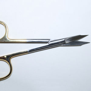 Ciseaux Goldman Fox manuels de 5 pouces à lames courbées dentelées, de précision chirurgicale, conçus pour la coupe de tissus fins en chirurgie. - Product Image 5