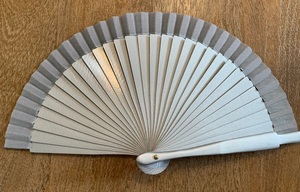 Ventilador de mano de madera de bambú plegable grande con diseño tradicional, ventilador plegable hecho a mano duradero para funciones culturales, festivales, - Product Image 4