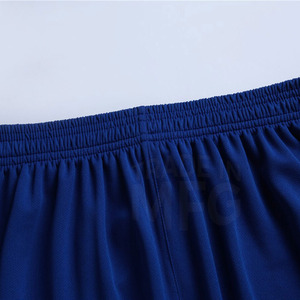 Uniforme de football pour hommes personnalisé avec nouveau design Ensembles d'équipe personnalisés 100% polyester de haute qualité Service OEM fabriqué au Pakistan - Product Image 4
