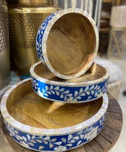 Plateaux décoratifs en bois faits à la main avec incrustation florale, parfaits pour les tables à café et les ensembles de cadeaux de luxe - Product Image 2