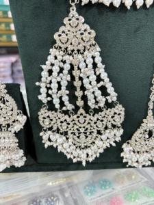 Parures de bijoux traditionnels indiens en pierre blanche, élégantes, pour mariage, colliers et coiffures pour femmes - Product Image 3