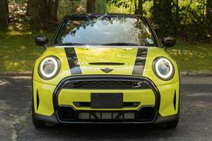 État sonore, prix honnête, Mini Cooper S Cabriolet Turbo 4 cylindres 2024, finition Signature, jaune éclatant - Product Image 2