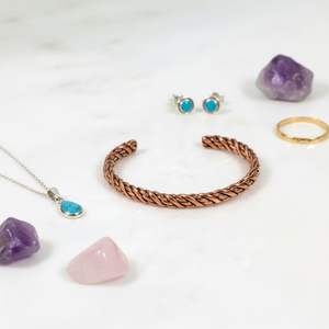 Bracelet jonc en laiton plaqué argent gravé avec un nom personnalisé, tendance actuelle, pour femmes, élégant, design ouvert, pour la vente en gros - Product Image 3