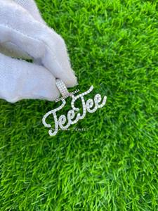 VVS1 naturel Design personnalisé Cursive nom plaque pendentif 10K or lettres personnalisées initiales collier à breloques pour la fête d'anniversaire - Product Image 4