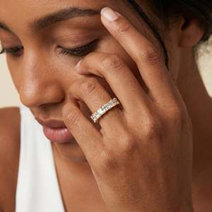 Bague de luxe SHREYA DIAM Classic Seven Stone Princess Cut en diamant de laboratoire, plaqué or 14 carats, pour femme, pour fiançailles - Product Image 2