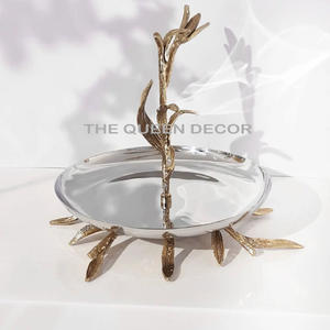 Soporte de pastel con acabado antiguo con diseño de fundición de Metal de aspecto lujoso, perfecto para bodas y usos de exhibición de pastel de mesa Vintage - Product Image 4