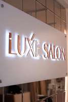 Letrero LED 3D Personalizado con Letras de Acero Inoxidable y Acrílico para Publicidad y Decoración en Exteriores