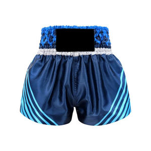 กางเกงมวยไทย MMA รุ่นใหม่ล่าสุด ผ้าโพลีเอสเตอร์/คอตตอน ทรงทันสมัย แห้งเร็ว น้ำหนักเบา ระบายอากาศได้ดี ใส่ได้ทั้งชายและหญิง พร้อมโลโก้ด้านหน้า - Product Image 1