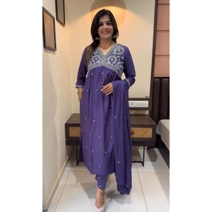 New Trendy <strong>Latest</strong> Traditional Indian Sexy Cotton Embroidery <strong>Kurti</strong> With Pant &amp; Malmal Cotton <strong>Dupatta</strong> Ladies Kurta Sets - Product Image 3