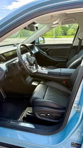 V0 yarh 2022, Vehículo Eléctrico con 5 Asientos, Interior de Cuero, Faros LED, Neumáticos R18, SUV, Emisión Euro VI - Product Image 4