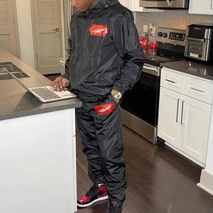 Chaqueta cortavientos suave brillante personalizada conjunto de chaqueta de hombre de alta calidad chándal cremallera capucha cortavientos - Product Image 4