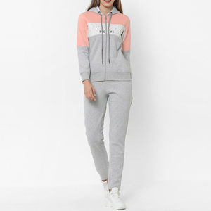 Sudadera de entrenamiento con logotipo personalizado para mujer, conjunto de 2 piezas recién llegado, chándal deportivo de invierno para correr para mujer, diamantes de imitación con capucha - Product Image 4