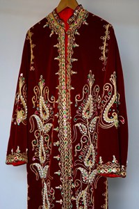 Robe Empire en satin de nylon brodée à la main, motif Paisley, manches courtes, longueur cheville, col montant, élégante, vintage, ornée de perles - Product Image 3