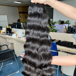 ผมกัมพูชาแบบธรรมชาติเป็นลอน 100% แท้ จัดเรียงเกล็ดผมอย่างเป็นธรรมชาติ ขายส่งแบบเวอร์จิน ไม่ผ่านการแปรรูป  แบบสกินเวฟท์ 9A เรมี่ ขนาด 10-50 นิ้ว - Product Image 1