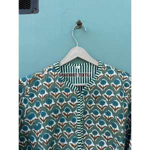 Veste matelassée décontractée pour femmes avec col en V broderie florale à la main bloc imprimé boutons en coton double face à manches longues - Product Image 5