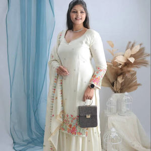 Hermoso Salwar Kameez Indio Pakistaní de Seda Cinon Semi-Cosido de Secado Rápido con Bordado, Kurti/Kurta Festivo - Product Image 1