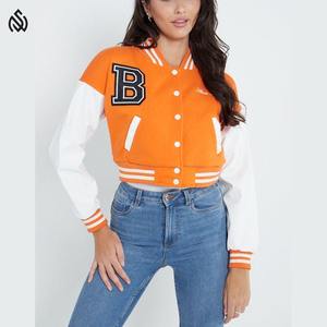 Nouveau modèle de veste universitaire pour femme personnalisée vintage avec impression personnalisée, design imperméable, prête pour l'hiver, rembourrage en coton, service OEM - Product Image 6