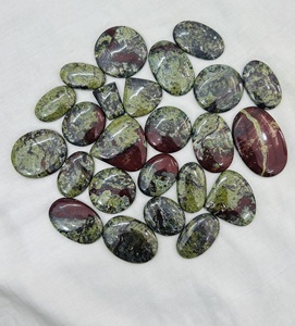 Precio al por mayor Natural Dragon Jasper Red Green Energy Healing Crystal Pulido para la fabricación de joyas Sangre de dragón personalizada - Product Image 1