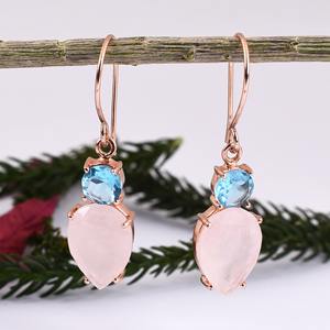 Pendiente chapado en oro de Plata de Ley 925, colección de pendientes de Topacio azul natural y cuarzo rosa Pendiente de moda para boda. - Product Image 3