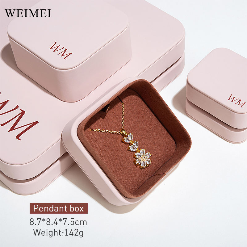 Boîte à collier rose