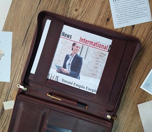 Custom Luxury <b>A4</b> Size Women's Leather <b>Portfolio</b> Bag Genuine Leather <b>Folder</b> Padfolio with Zipper LPF-0434 - Product Image 5