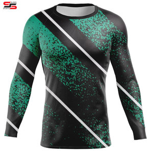 TitanFlex Rash Guard à manches courtes Vêtements de sport ultra respirants Anti-frottement Tissu doux Système de gestion de l'humidité et flexible - Product Image 1