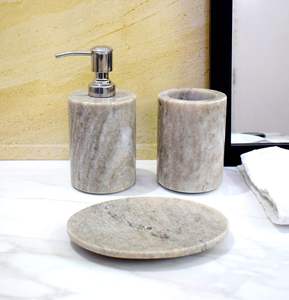 Juego de accesorios de baño de resina de alta demanda, bomba dispensadora organizadora de plástico, superventas, jabonera, soporte para cepillo de dientes, diseño OEM - Product Image 1