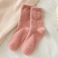 Damen-Sportsocken aus Fabrikproduktion Großhandel Leichtgewichtig Dehnbar & Beliebtes Design Beste Qualität Crew-Länge für den Winter
