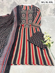 Préparez-vous pour cette saison des mariages avec un ensemble de costume en coton imprimé, orné de travail à la main, de travail au miroir et de motifs magnifiques. - Product Image 4