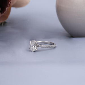 แหวนเงินแท้ชุบทอง 14k แบบปรับแต่งได้ สำหรับวันครบรอบ ประดับเพชรทรงรีเพาะเลี้ยงในห้องปฏิบัติการ ดีไซน์วงแหวนล้อมเพชรแบบซ่อน พร้อมใบรับรอง IGI - Product Image 2