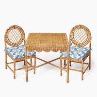 Ensemble de salle à manger d'extérieur en rotin élégant et traditionnel avec 2 chaises et coussins, écologique et durable, idéal pour le thé en compagnie de grand-mère