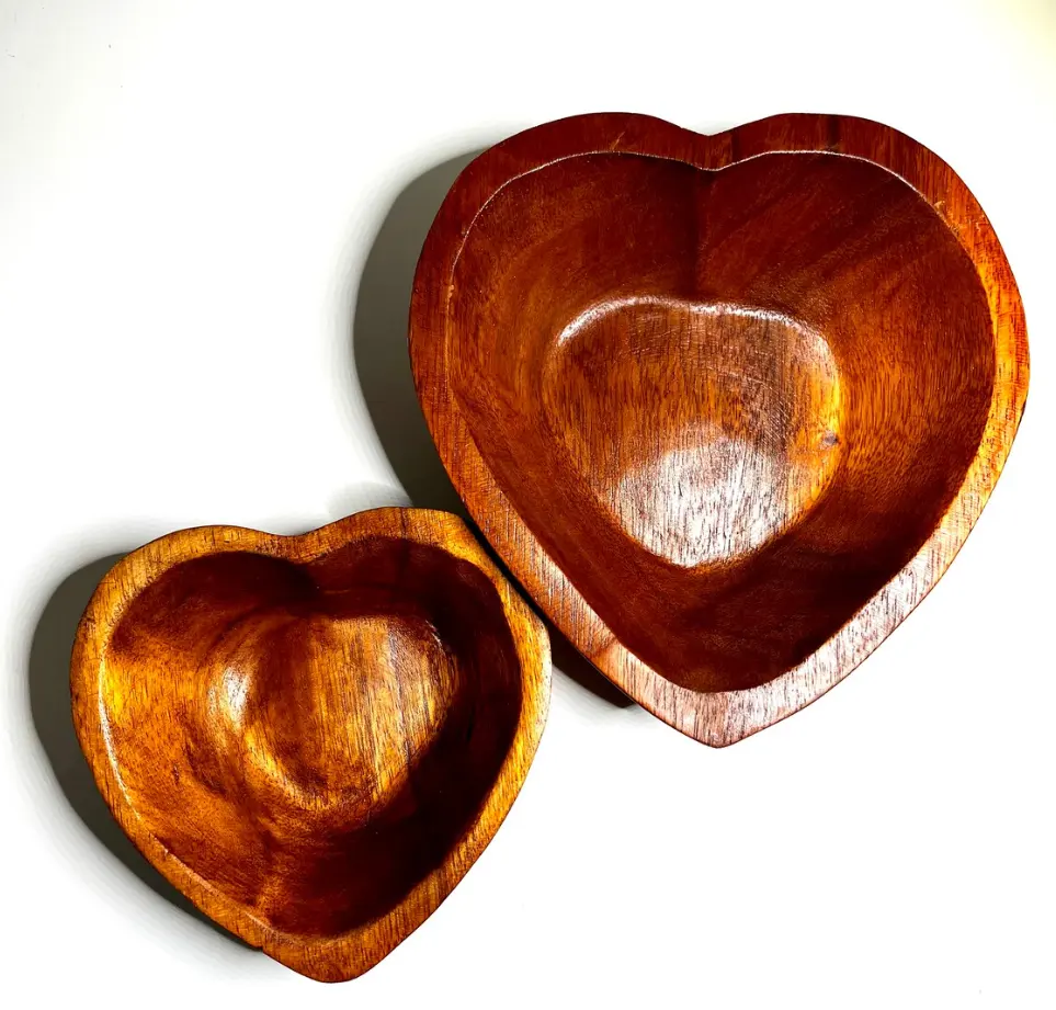 La produzione all'ingrosso ciotola per pasta a cuore in legno di Acacia rustico personalizza la ciotola per pasta bramata a mano con logo prodotta in Vietnam