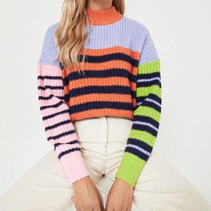 Suéter de Invierno para Mujer con Cuello Redondo y Logotipo Frontal, 100% Lana, Estilo Urbano - Product Image 1