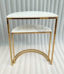 Juego de dos mesas auxiliares de acero inoxidable con mármol blanco natural y estructura recubierta de PVD para uso regular en el comedor - Product Image 5