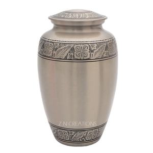 Urnes funéraires de meilleure qualité pour les cendres humaines Urne classique en laiton étain motif fabriqué à la main Urne funéraire en métal personnalisée sculptée - Product Image 1