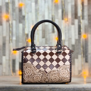 Bolso de mano personalizado hecho a mano con cuero genuino de vaca, diseño a cuadros, bolso tote floral, bolso premium perfecto para mujeres. - Product Image 1