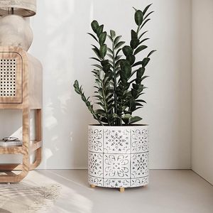 La mejor venta de macetas de metal con diseño floral en relieve para el hogar, boda, restaurante, decoración de jardín a precio asequible - Product Image 6