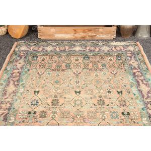 Alfombra vintage de 5.1x9.4 pies, alfombra turca, geométrica verde cobre con elementos florales. - Product Image 2