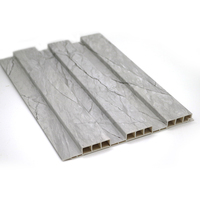 Offre spéciale Panneau de plafond moderne en bois composite PVC étanche WPC Panneau mural cannelé pour la décoration intérieure de la maison