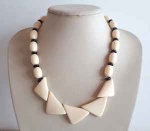 Collar de piedra de resina único para regalos y fiestas - Product Image 4